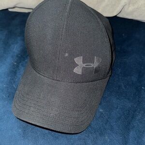 Under armour hat fitted hat M/L‎